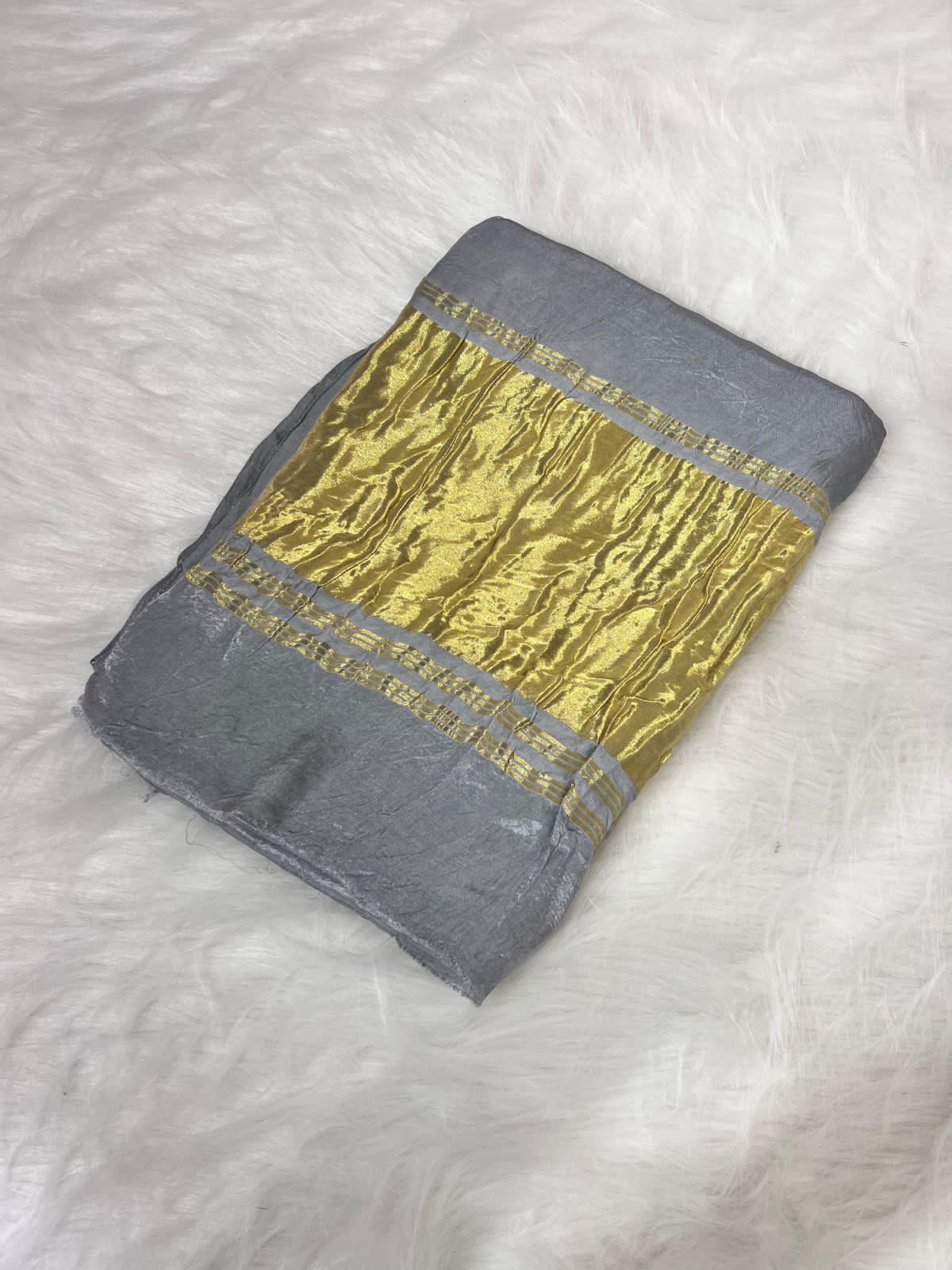 Modal silk plain saree with golden belt in pallu