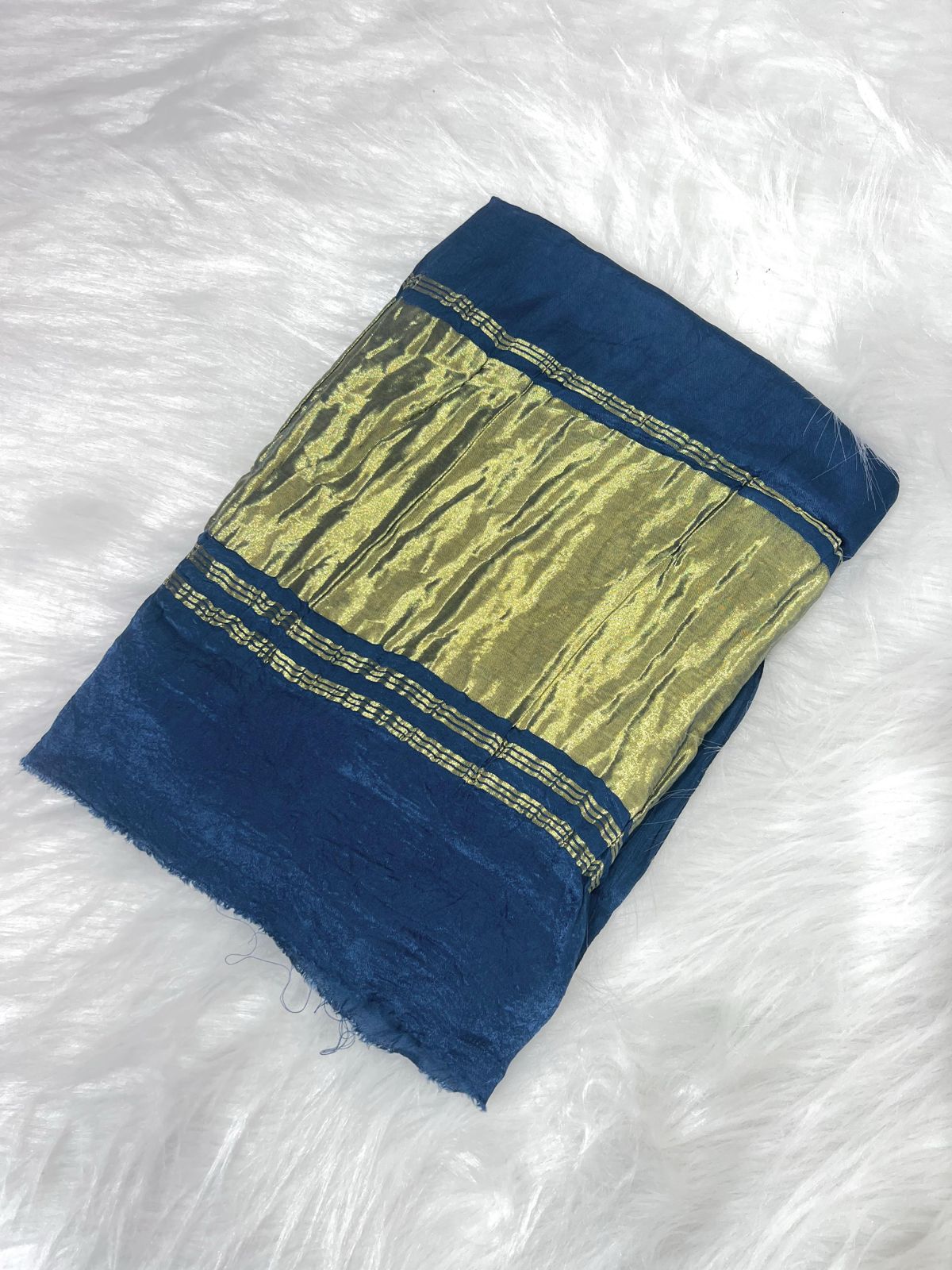 Modal silk plain saree with golden belt in pallu