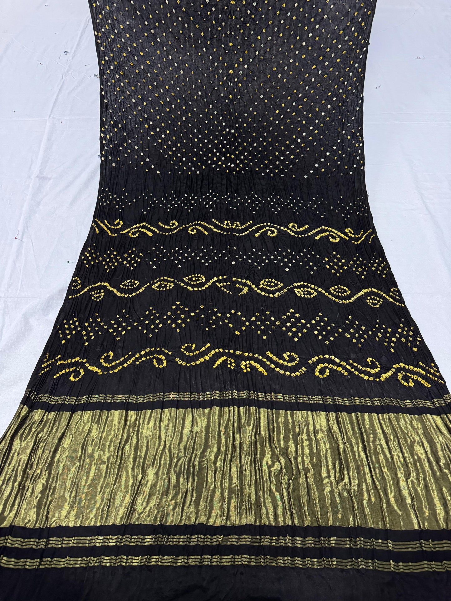 Single dot white n yellow bandhani saree including blouse- Black